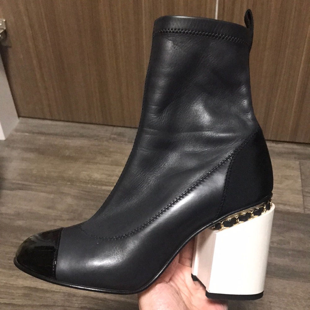 CHANEL boots - Picture 3 of 8
